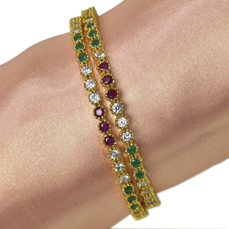 18Kt Yellow Gold Emerald Bangle Bracelet