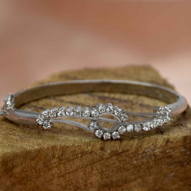 Pin by Naari diamond jewellery(to buy on ad diamond bracelet and bangles |  Online jewelry store, Diamond bracelets, Temple jewellery
