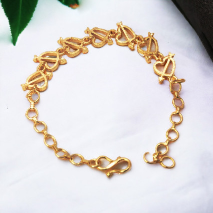 Lovely Gold Plated Heart And Arrow Ladies Bracelet 