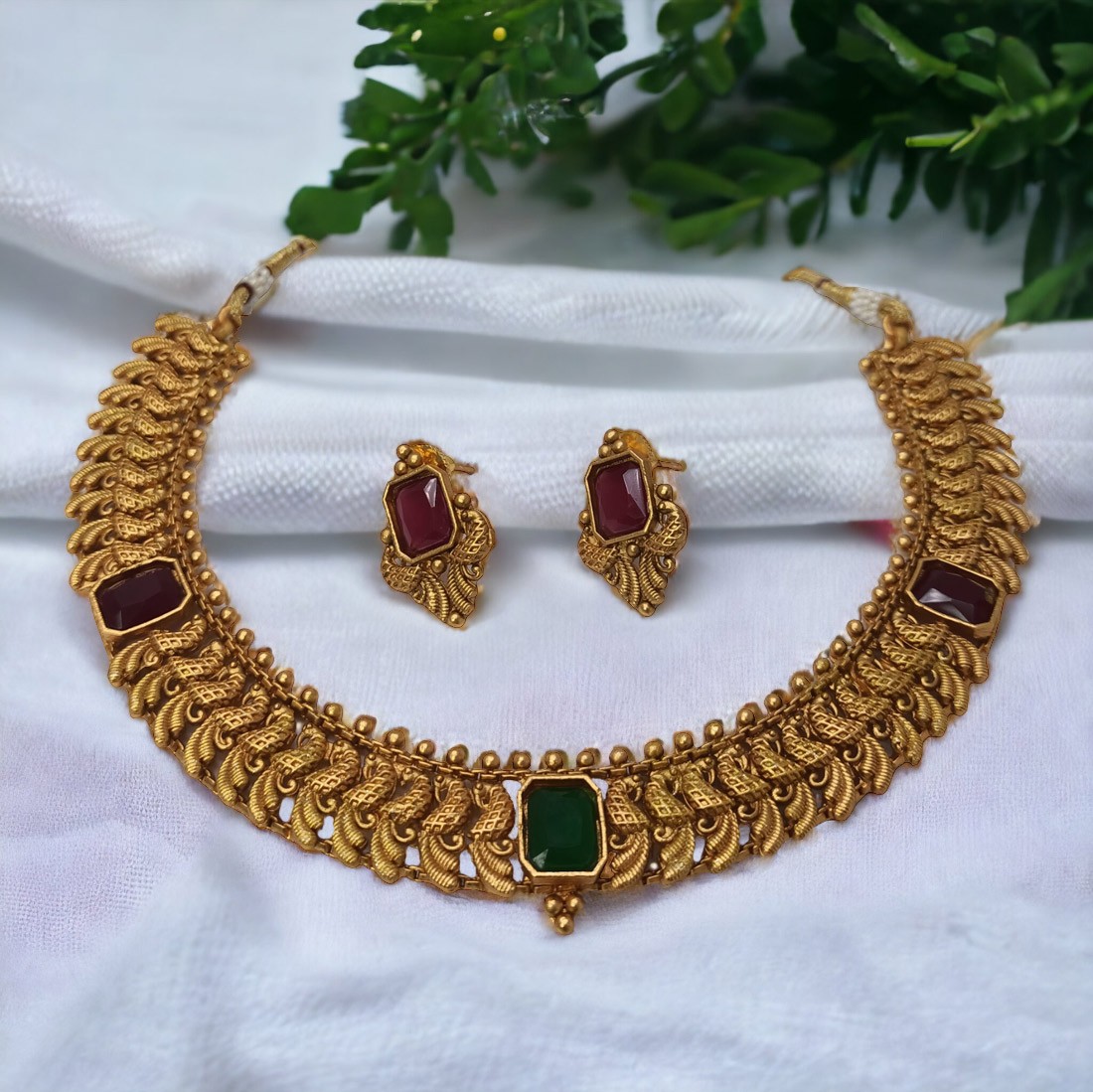 Antique gold clearance necklace designs