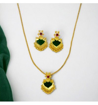 Elegant Green Gold Plated Palakka Pendant Set